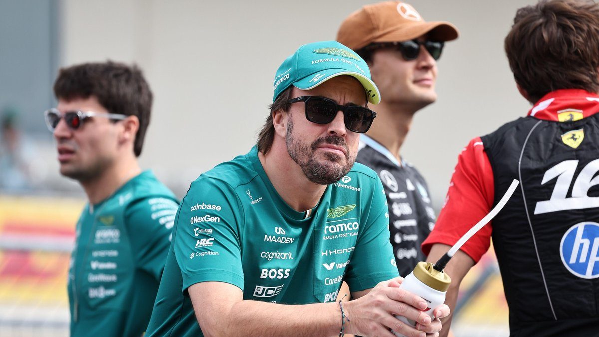 Fernando Alonso (Aston Martin) Aston Martinin paidassa Yhdysvaltain GP:n viikonloppuna Austinissa