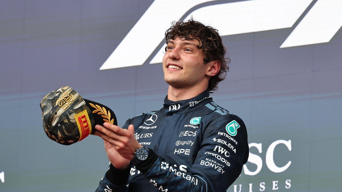 Kimi Antonelli (Mercedes) Yhdysvaltain GP:n palkintokorokkeella Austinissa