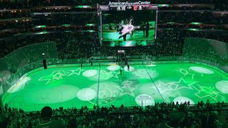Dallas Starsin kotihalli American Airlines Center sisältä