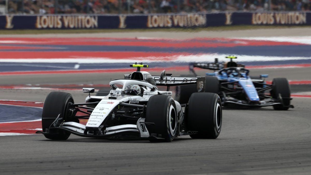 Valtteri Bottas (Cadillac) ajaa Yhdysvaltain GP:n kilpailussa Austinissa