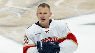 Brady Tkachuk (Florida Panthers) matkalla jäähyaitioon Ottawassa