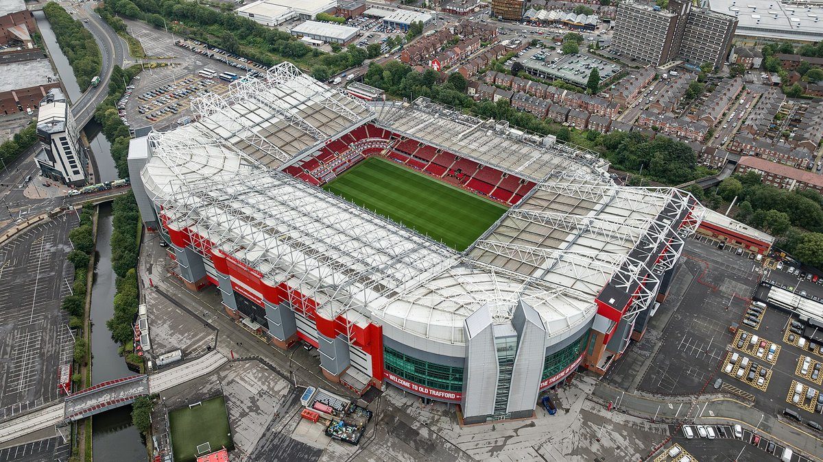 Manchester Unitedin kotistadion Old Trafford ilmasta kuvattuna