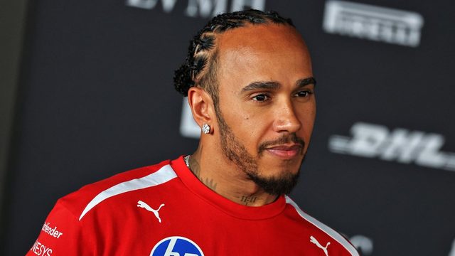 Lewis Hamilton Ferrarin paidassa ennen Meksikon GP:tä