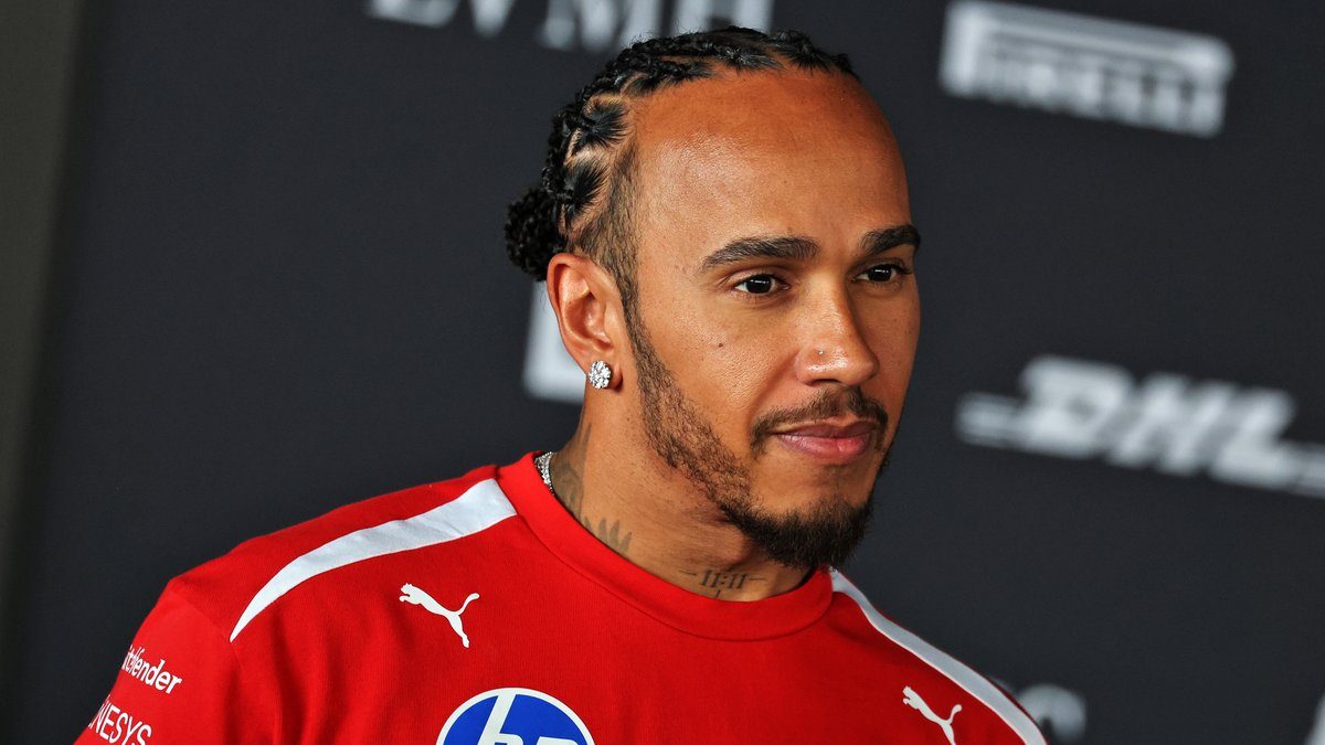 Lewis Hamilton Ferrarin paidassa ennen Meksikon GP:tä