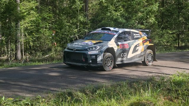 Toyota Gazoo Racing WRT:n tallipäällikkö Jari-Matti Latvala Leustun erikoiskokeella tämän kesän Suomen MM-rallissa