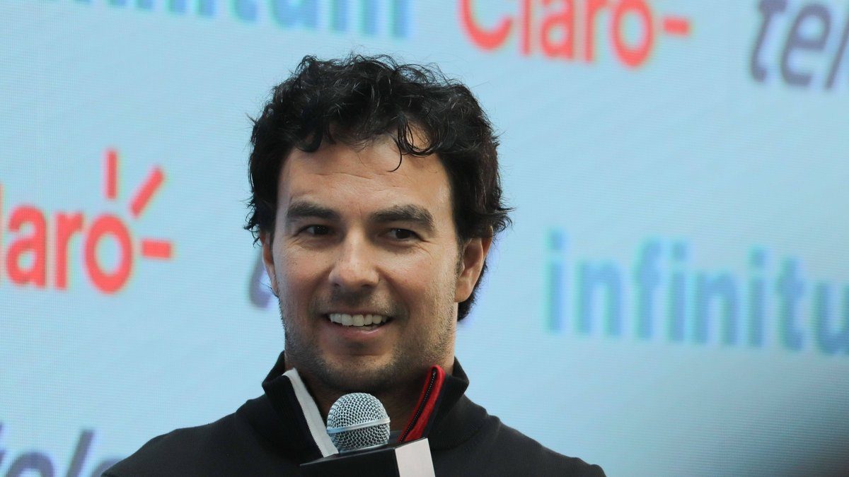 Sergio Pérez (Cadillac) Cadillacin tallivaatteissa lehdistötilaisuudessa México Cityssä
