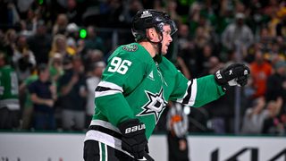 Mikko Rantanen (Dallas Stars) tuulettaa jatkoajan voittomaalia Bostonia vastaan