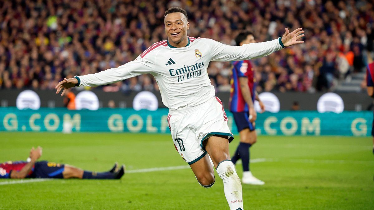 Kylian Mbappé tuulettaa maaliaan Real Madridin paidassa Clásicossa Barcelonassa 25.10.2026