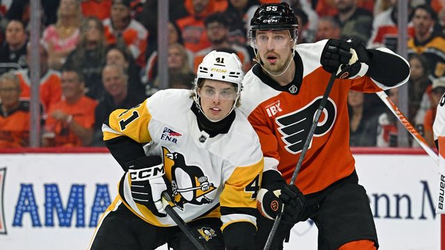Rasmus Ristolainen Philadelphia Flyersin paidassa Pittsburgh Penguinsia vastaan