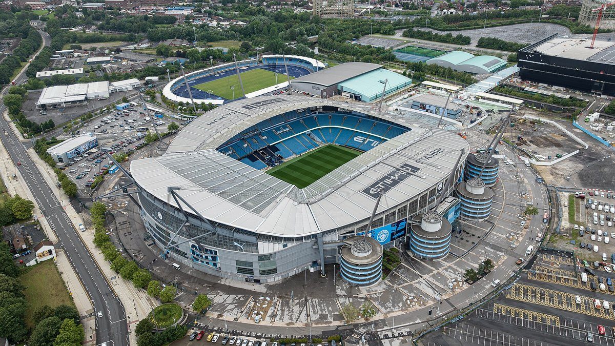 Manchester Cityn kotistadion Etihad Stadium ilmasta kuvattuna