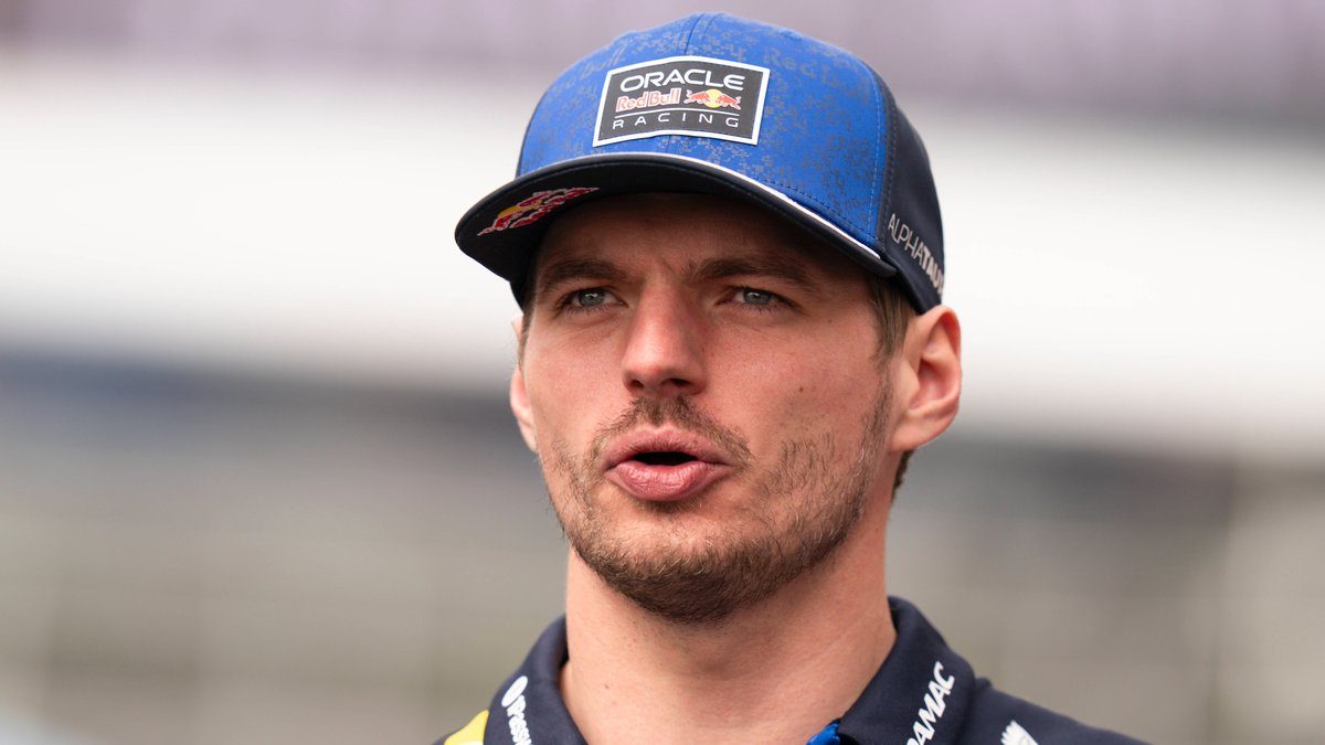 Max Verstappen (Red Bull Racing) Red Bullin varikolla Meksikon GP-viikonloppuna