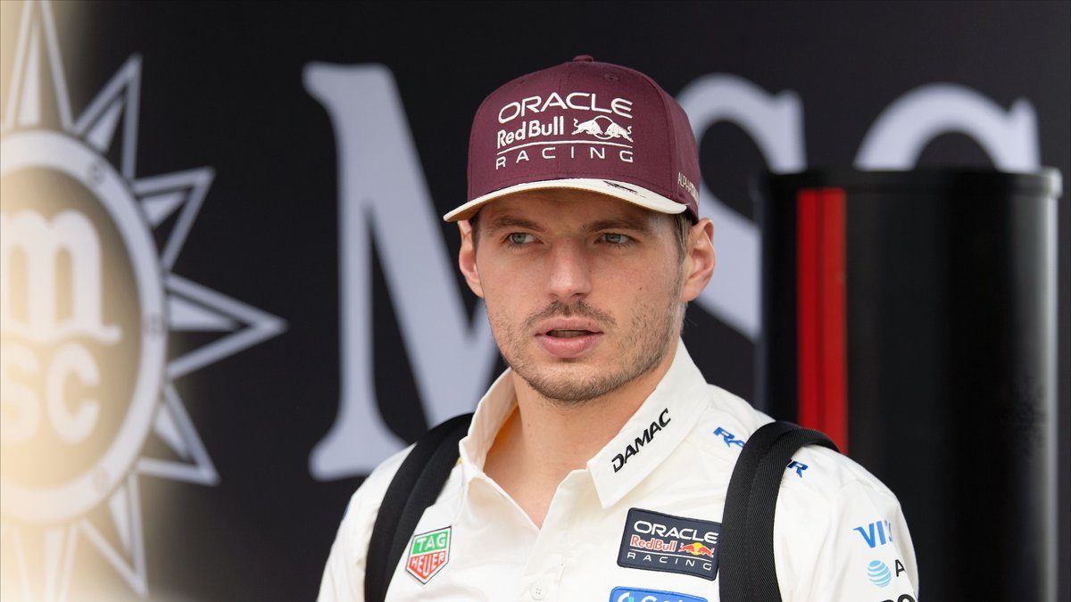 Max Verstappen (Red Bull Racing) saapuu varikolle Austinissa Yhdysvaltain GP:n kilpailupäivänä
