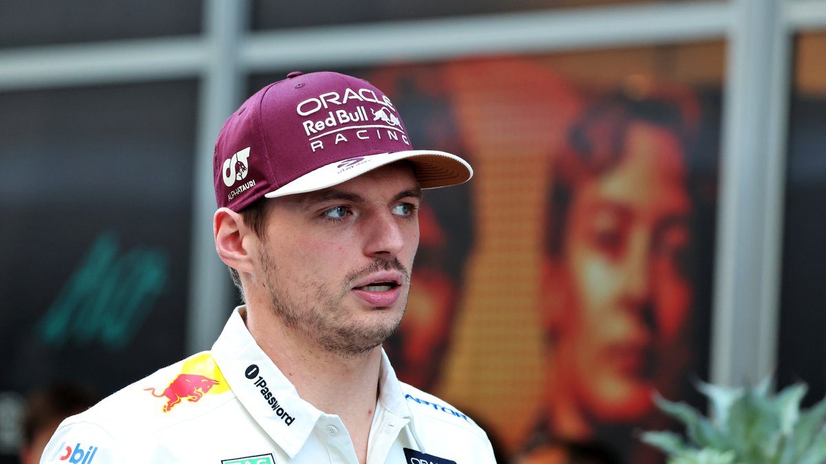 Max Verstappen (Red Bull Racing) Red Bullin asussa Yhdysvaltain GP:n varikolla Austinissa