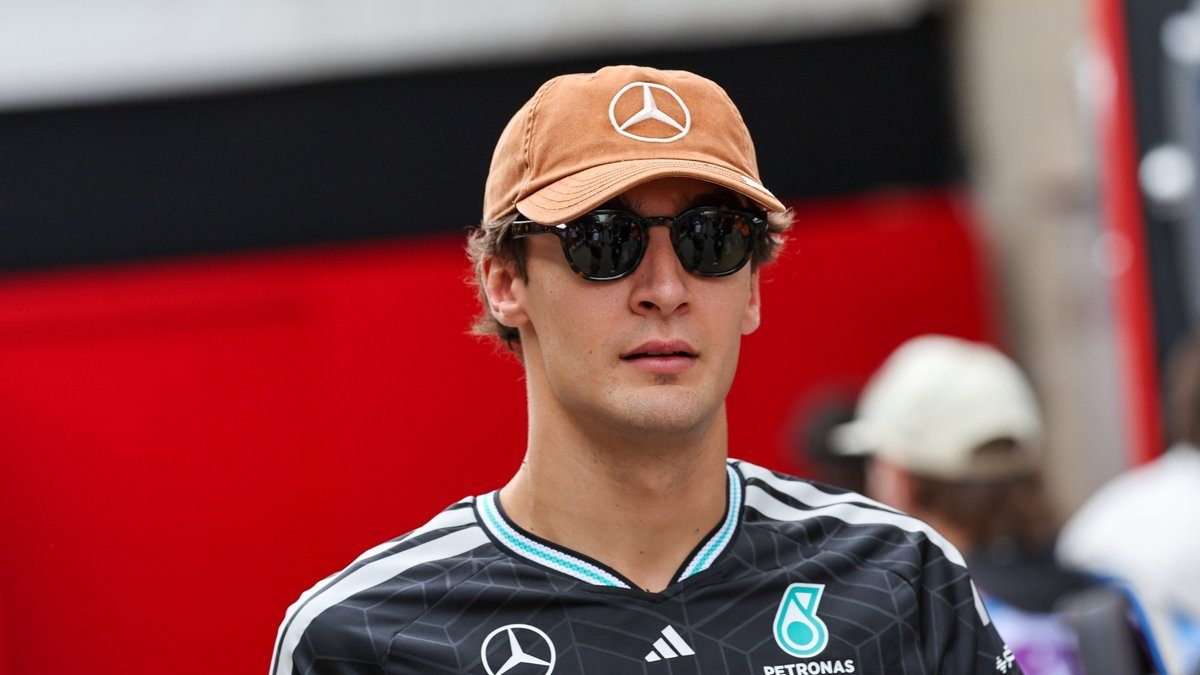 George Russell Mercedeksen varusteissa Yhdysvaltain GP:n kilpailupäivänä Austinissa